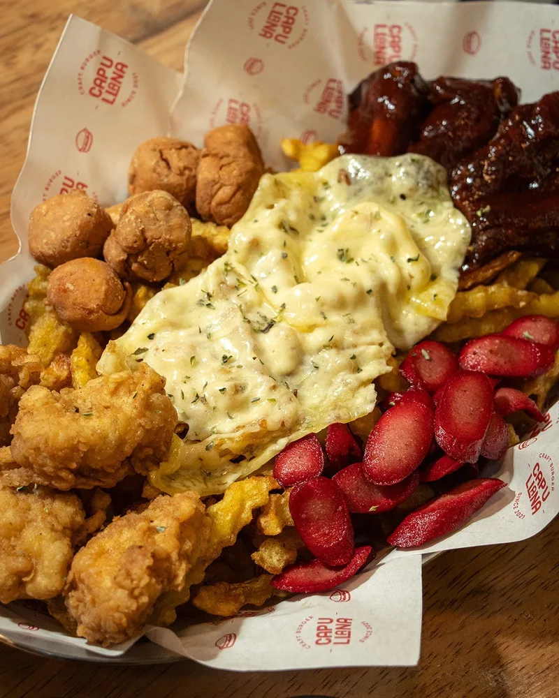 Ármate esta: papas, muslitos, nuggets y tequeños con queso